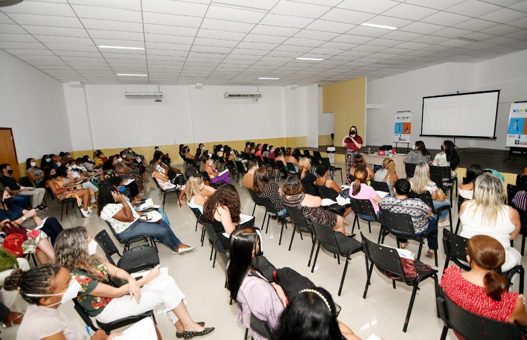 Professores da rede municipal de Nova Iguaçu recebem capacitação do Programa Vem Viver