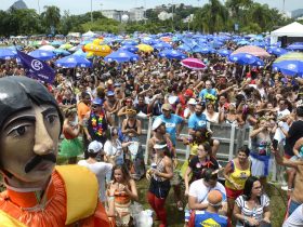 Carnaval carioca movimenta R$ 4 bi na economia da capital, mostra levantamento inédito