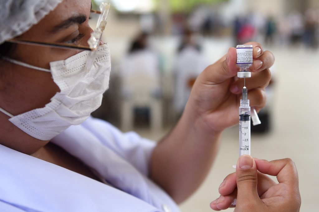 Secretaria Municipal de Saúde abre vagas para vacinação noturna em Campos