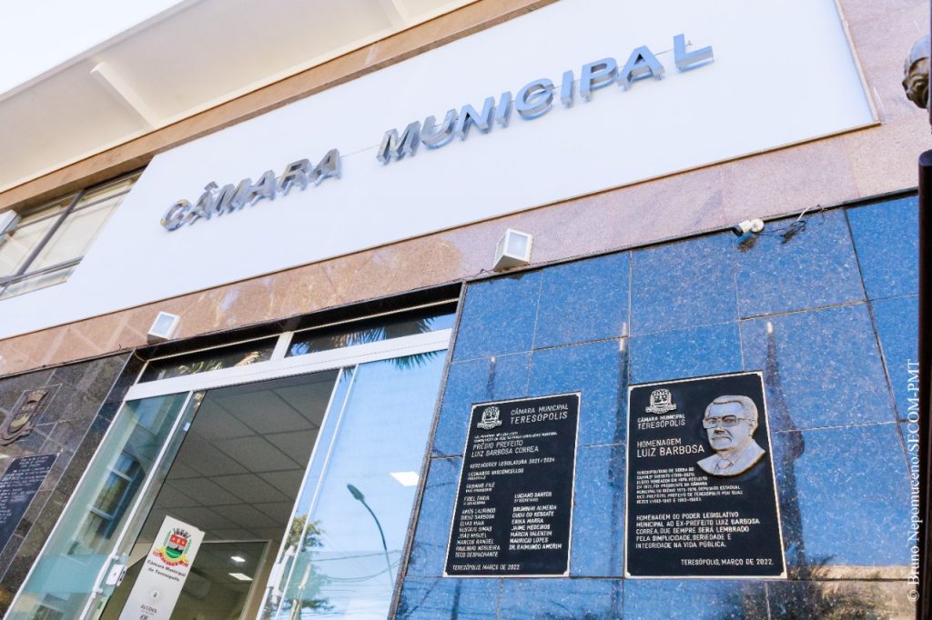 Prédio da Câmara Municipal de Teresópolis é batizado com nome de ex-prefeito