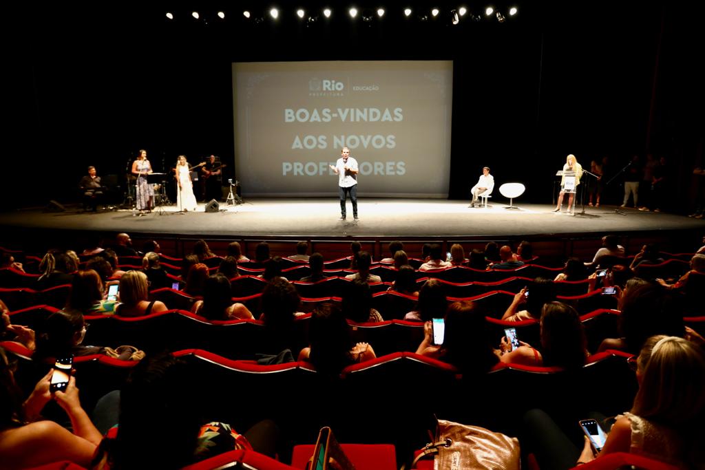 Prefeitura do Rio recebe novos professores em cerimônia de boas-vindas