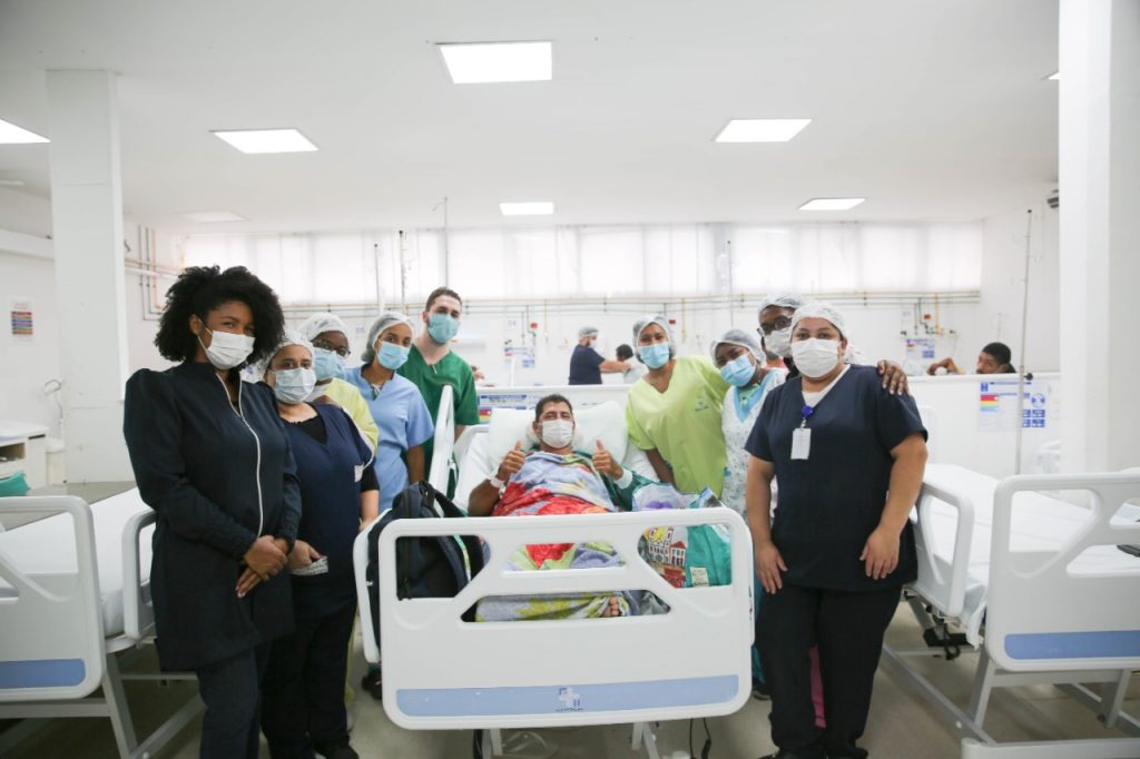 Hospital Adão Pereira Nunes bate recorde histórico de cirurgias em março