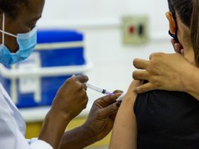 Governo do Estado inicia campanha de vacinação contra a gripe. Saiba quando é a sua vez.