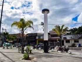 Totem inteligente de sete metros de altura fará vigilância no Centro de Tanguá