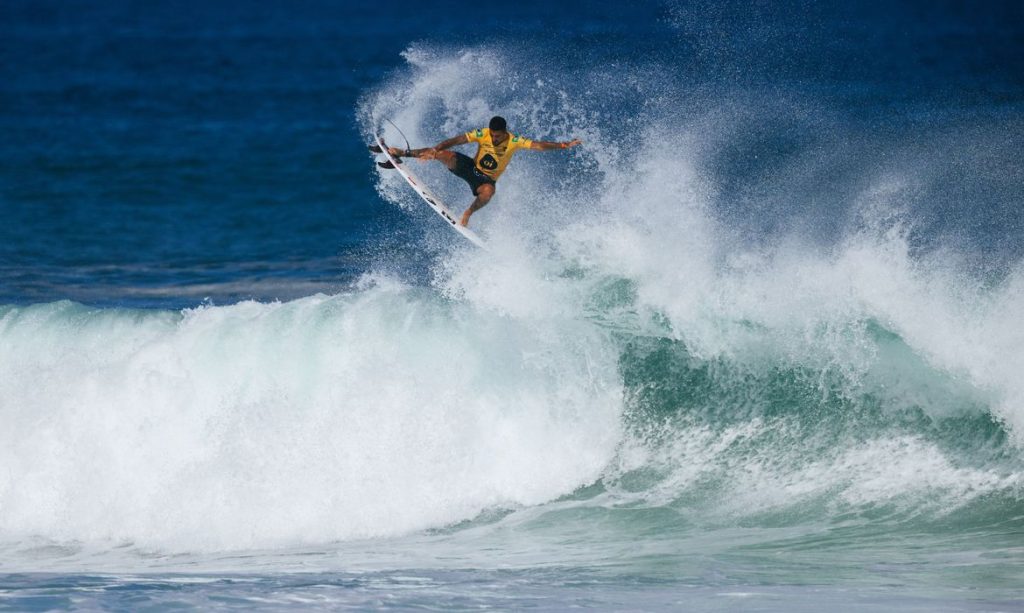 Campeonato Mundial de Surfe agita Saquarema até dia 30; veja como foi o primeiro dia