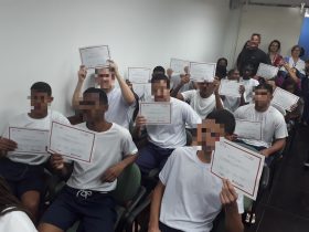 Degase forma primeira turma do projeto Novos Caminhos, de formação de adolescentes