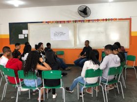 E.M. Heliópolis reúne pais e alunos para encerrar projetos educativos em Belford Roxo