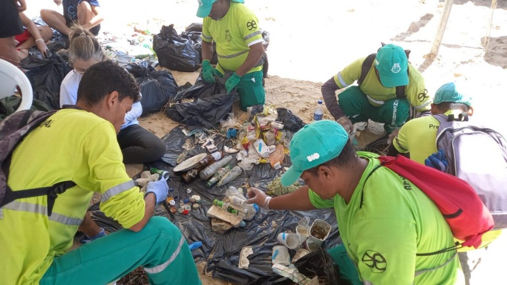 Ações de sustentabilidade recolhem lixo de quatro praias de Cabo Frio