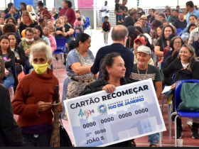 Cartão Recomeçar é distribuído em Angra dos Reis para mais de 500 famílias