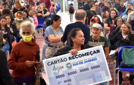 Cartão Recomeçar é distribuído em Angra dos Reis para mais de 500 famílias