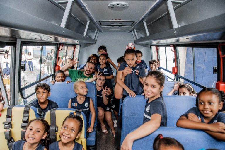Novos ônibus escolares reforçam frota de transporte da prefeitura de Itaboraí