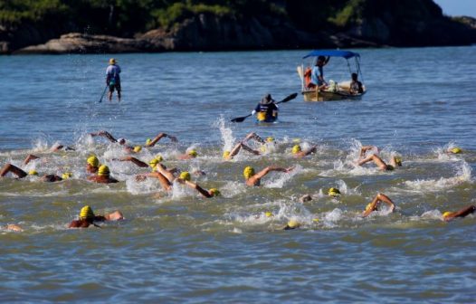 Travessia Trinta Réis leva nadadores ao mar de Rio das Ostras neste domingo