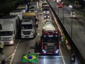 Bloqueios em rodovias prejudicaram 43% das indústrias fluminenses, estima Firjan