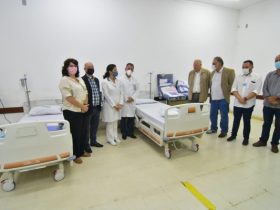 Prefeitura de Petrópolis entrega monitores e leitos no Hospital Alcides Carneiro