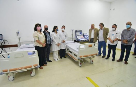 Prefeitura de Petrópolis entrega monitores e leitos no Hospital Alcides Carneiro