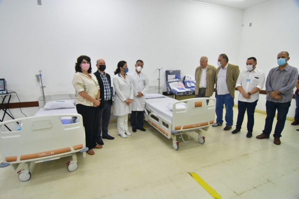 Prefeitura de Petrópolis entrega monitores e leitos no Hospital Alcides Carneiro