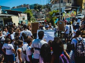 Lei de fomento à produção literária em favelas é sancionada pelo governador Cláudio Castro