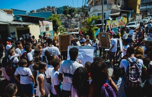 Lei de fomento à produção literária em favelas é sancionada pelo governador Cláudio Castro
