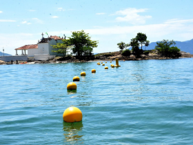 Prefeitura de Angra instala boias para dar mais segurança a banhistas