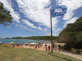 Búzios recebe selo Bandeira Azul, em reconhecimento às preocupações ambientais