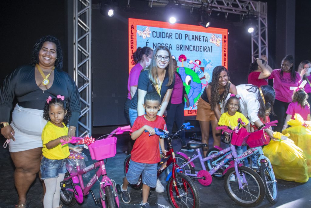 Escola de Macaé recolhe mais de 70 mil itens que serão enviados para reciclagem