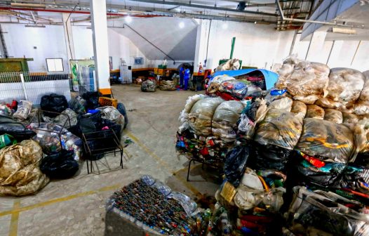 Detran-RJ firma acordo para reciclar 50 toneladas de placas de automóveis 