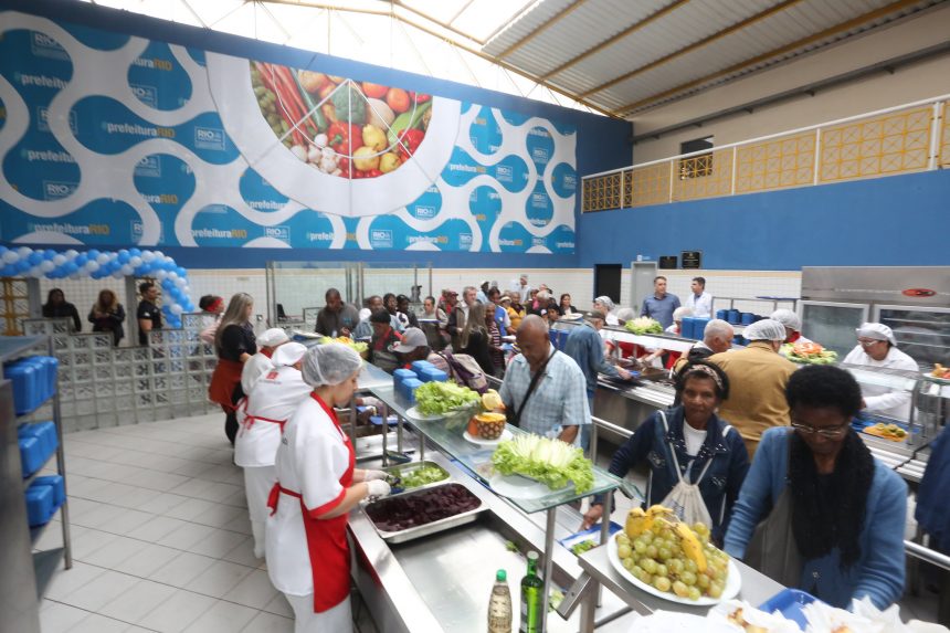 Restaurantes populares da capital oferecerão refeições gratuitas na semana de Natal