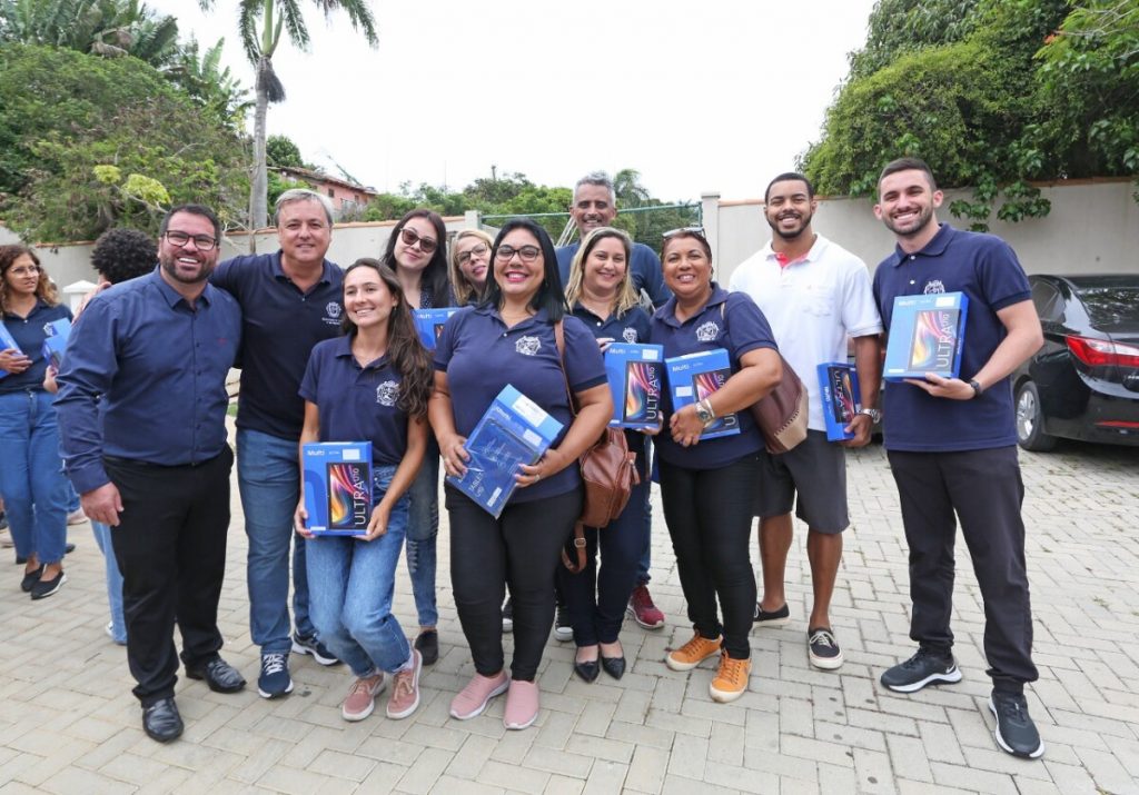 Búzios investe em tecnologia na área de saúde e entrega 72 tablets a agentes comunitários