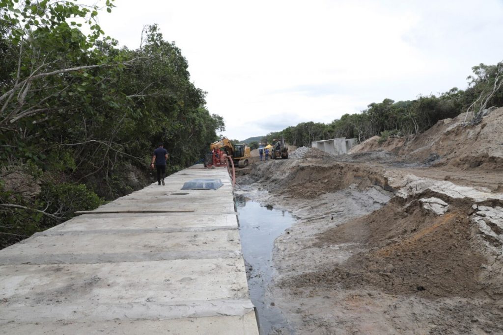 Em fase inicial, obra do Valão de Cem Braças, em Búzios, já transforma o cenário da região