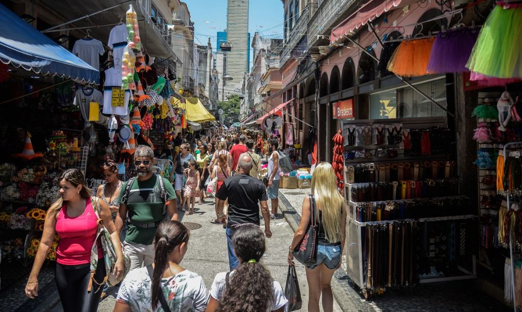 Verão e Carnaval devem aquecer vendas do comércio do Rio, estimam CDLRio e SindilojasRIO