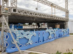 <strong>Prefeitura de Macaé inicia a decoração dos palcos que farão parte do Carnaval da Alegria</strong>