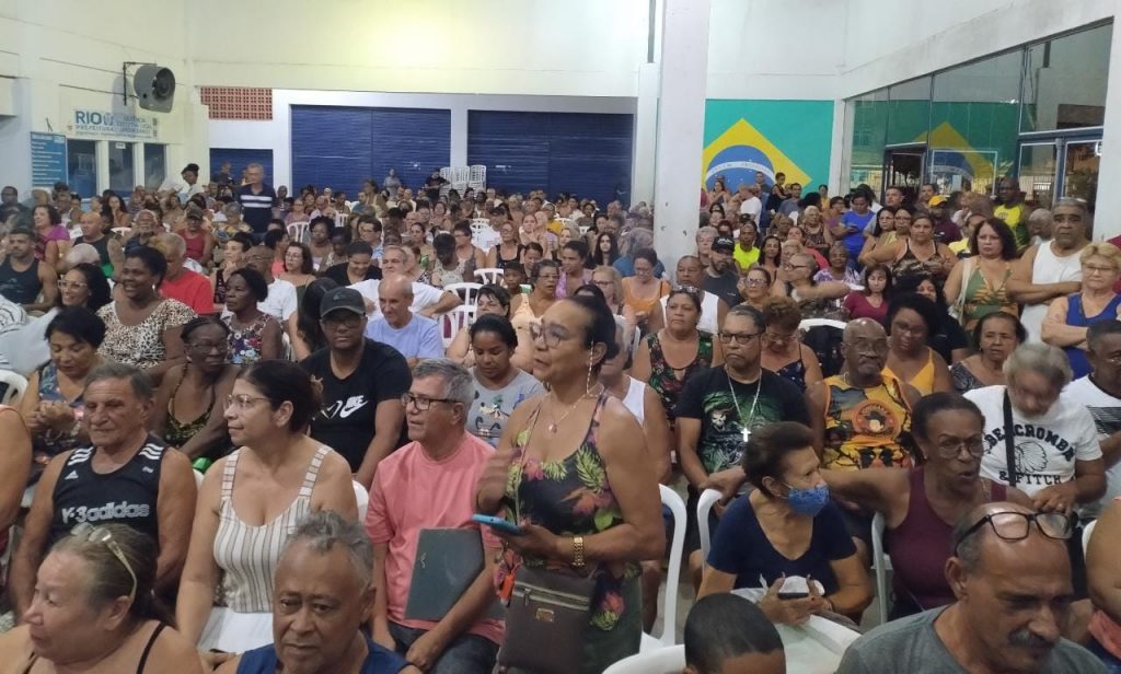 Prefeitura do Rio entrega mais de 570 ofícios de baixas das hipotecas do Conjunto Jardim Bangu, na Zona Oeste