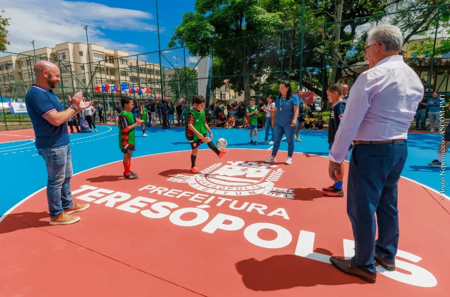 Prefeitura de Teresópolis entrega novas quadras esportivas após obras