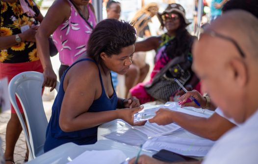 <strong>Prefeitura de Cabo Frio entrega cartões da Moeda Social Itajuru e oferece vagas para trabalhar no governo municipal</strong>