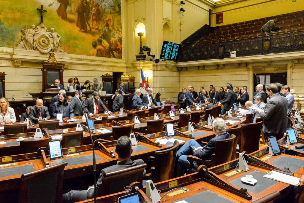 Câmara Municipal do Rio aprova projeto que dá direito às mulheres terem um acompanhante durante consultas e exames