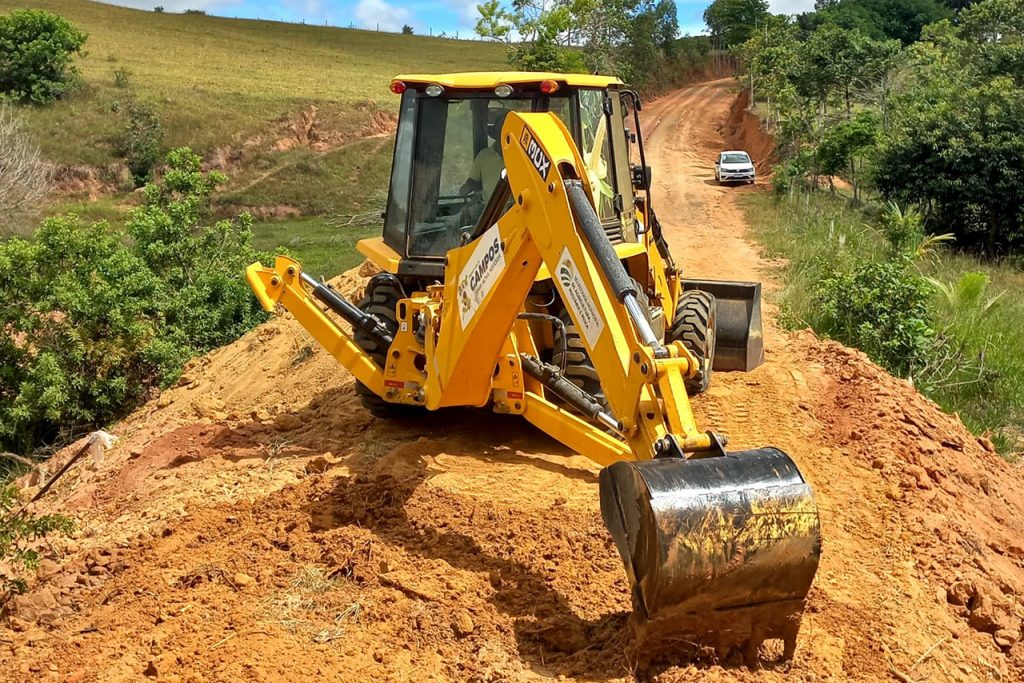 <strong>Campos conclui obra de reconstrução de trecho da Estrada do Macaco</strong>