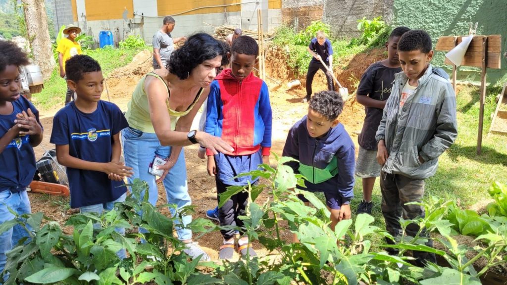 <strong>Prefeitura de Nova Friburgo incentiva a criação de horta sustentáveis nas escolas municipais</strong>