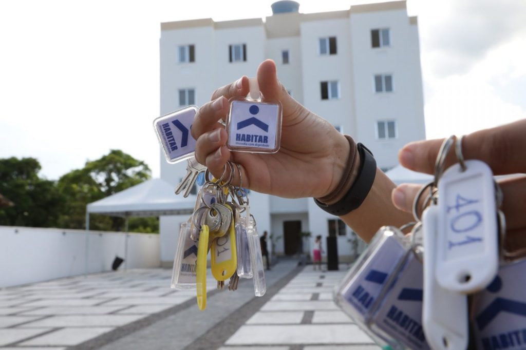 População que vivia em área de risco em Maricá recebe 20 novos apartamentos