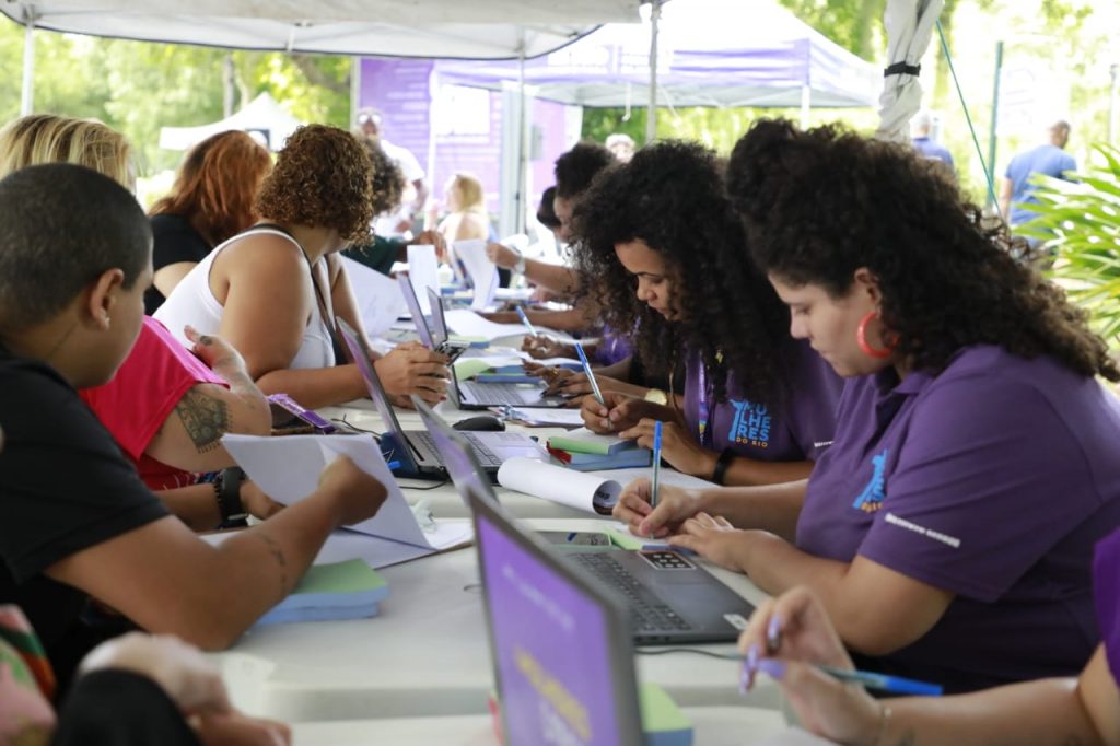 <strong>Prefeitura do Rio oferece 8 mil vagas de emprego, cursos e oficinas para mulheres</strong>