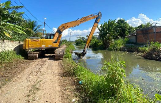 Prefeitura de Duque de Caxias segue com a limpeza canais para evitar enchentes 