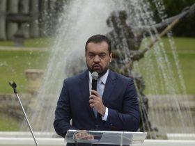 Castro pressiona em Brasília