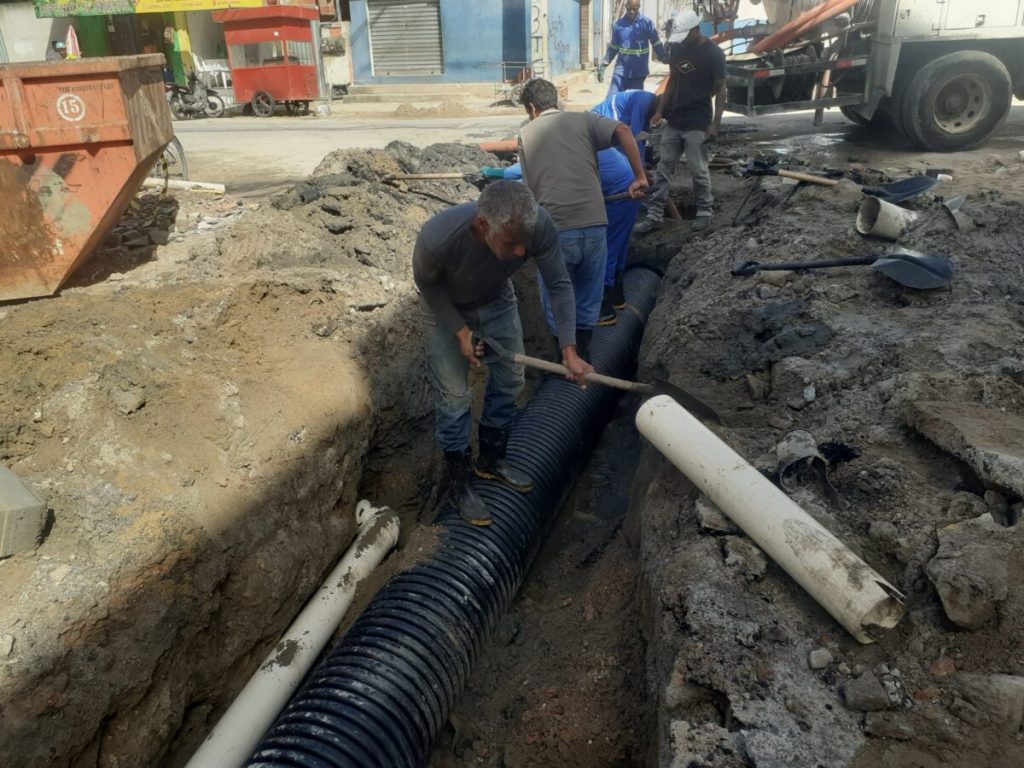 Prefeitura de Cabo Frio realiza obras de recuperação asfáltica e da rede de drenagem