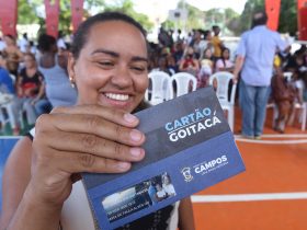 Prefeitura de Campos entrega Cartões Goitacá para novos beneficiários de 914 famílias