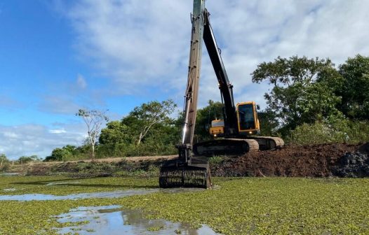 Canal Campos-Macaé passa por limpeza em Quissamã