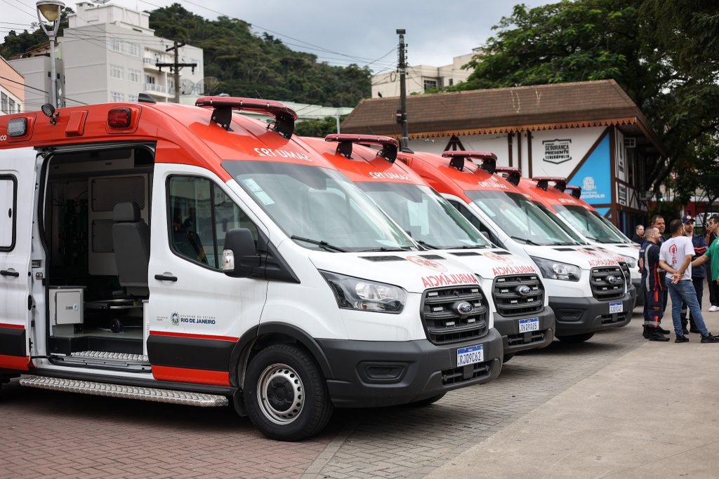 Estado entrega novas ambulâncias do Samu para municípios das regiões Serrana e Sul Fluminense