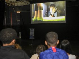 Governo do Estado inaugura sala de cinema gratuito para crianças e jovens de comunidades