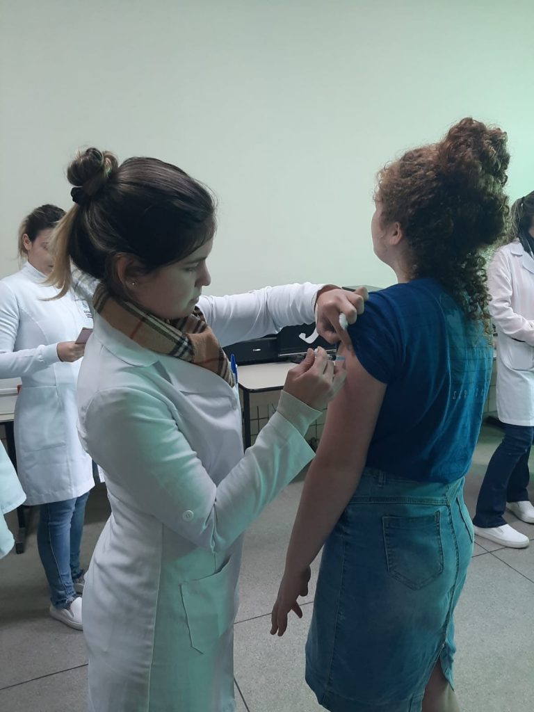 Prefeitura de Nova Friburgo leva campanha de vacinação às escolas municipais