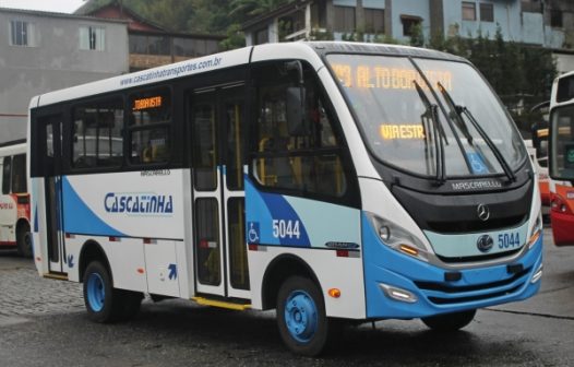 Prefeitura de Petrópolis reforça frota de ônibus após incêndio que atingiu garage de empresas