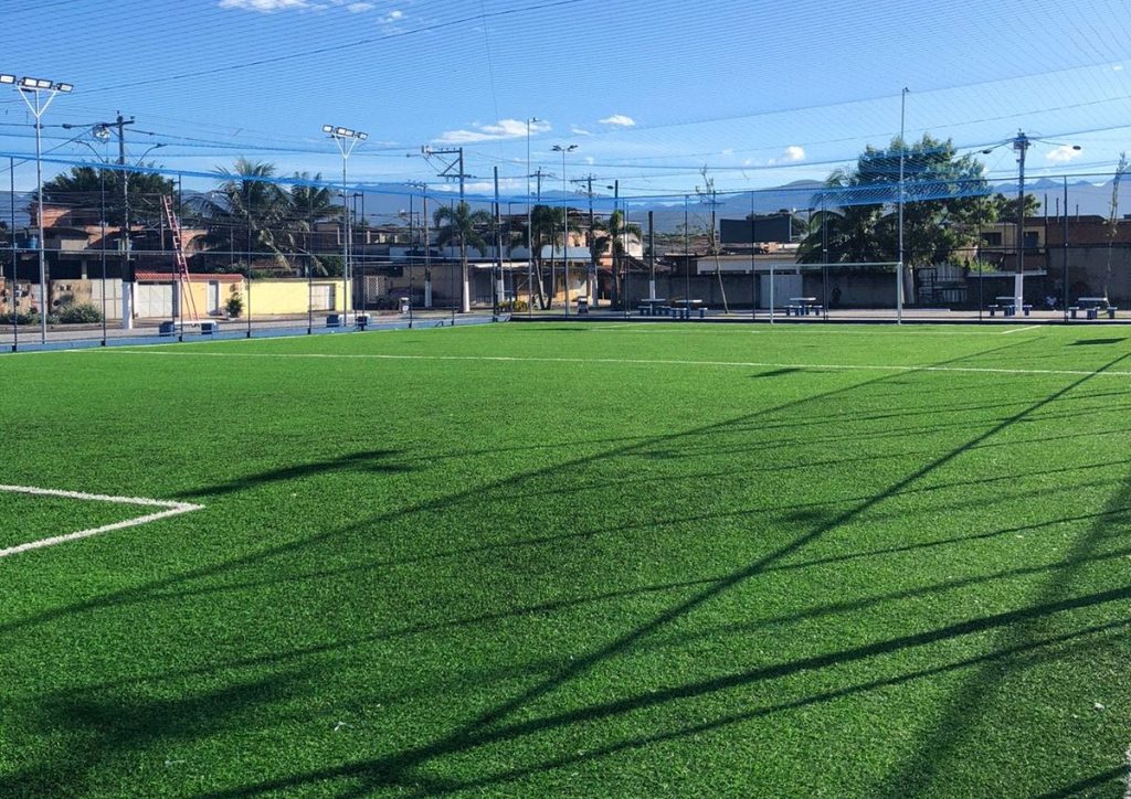 Praça em Caxias homenageia Pelé com campo de grama e quadra poliesportiva