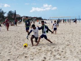 Projeto Grão de Areia oferece 100 vagas gratuitas de aulas de Beach Soccer em Saquarema